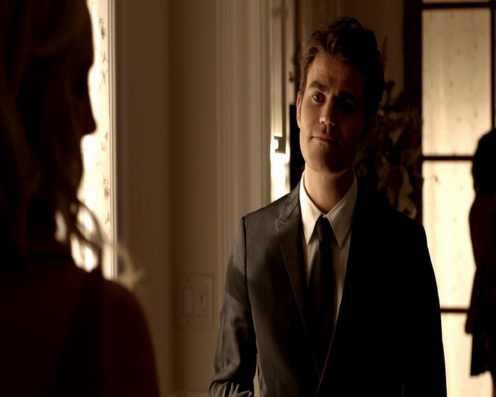 VampireDiaries-dot-nl_VampireDiaries-8x09TheSimpleIntimacyOfTheNearTouch-deletedscene0012.jpg