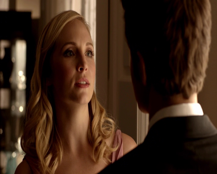 VampireDiaries-dot-nl_VampireDiaries-8x09TheSimpleIntimacyOfTheNearTouch-deletedscene0014.jpg