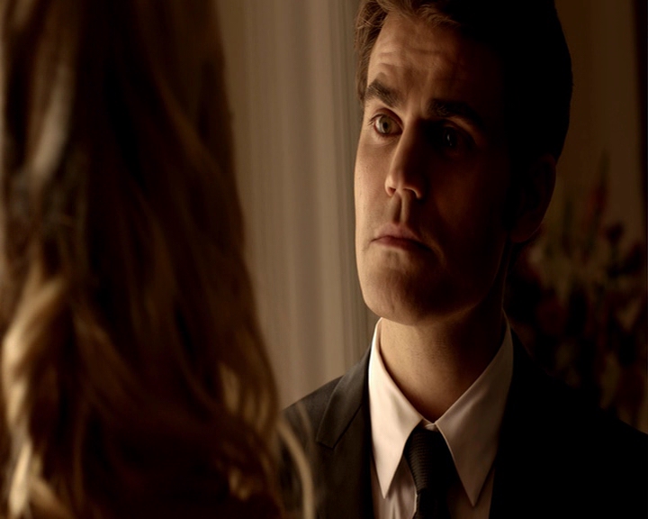 VampireDiaries-dot-nl_VampireDiaries-8x09TheSimpleIntimacyOfTheNearTouch-deletedscene0019.jpg