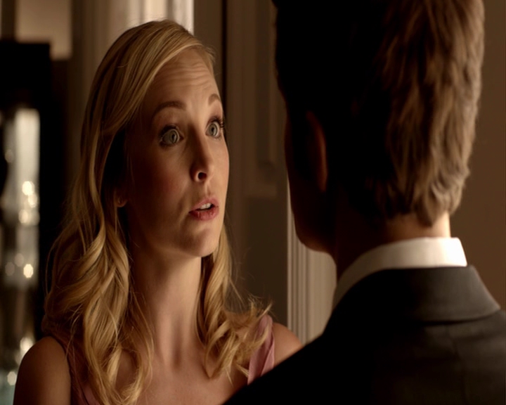 VampireDiaries-dot-nl_VampireDiaries-8x09TheSimpleIntimacyOfTheNearTouch-deletedscene0022.jpg