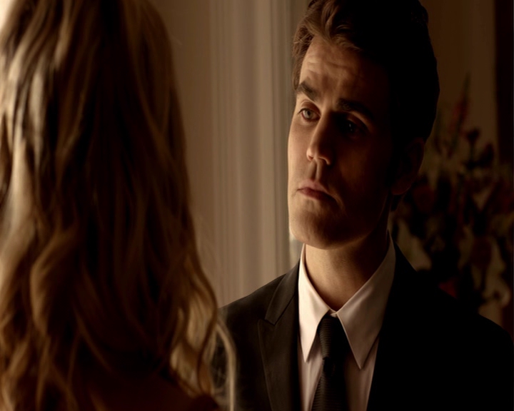 VampireDiaries-dot-nl_VampireDiaries-8x09TheSimpleIntimacyOfTheNearTouch-deletedscene0025.jpg