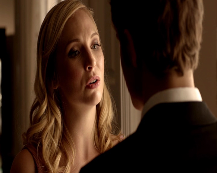 VampireDiaries-dot-nl_VampireDiaries-8x09TheSimpleIntimacyOfTheNearTouch-deletedscene0031.jpg