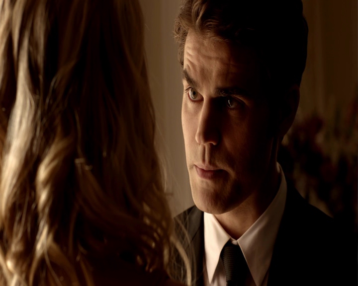 VampireDiaries-dot-nl_VampireDiaries-8x09TheSimpleIntimacyOfTheNearTouch-deletedscene0040.jpg