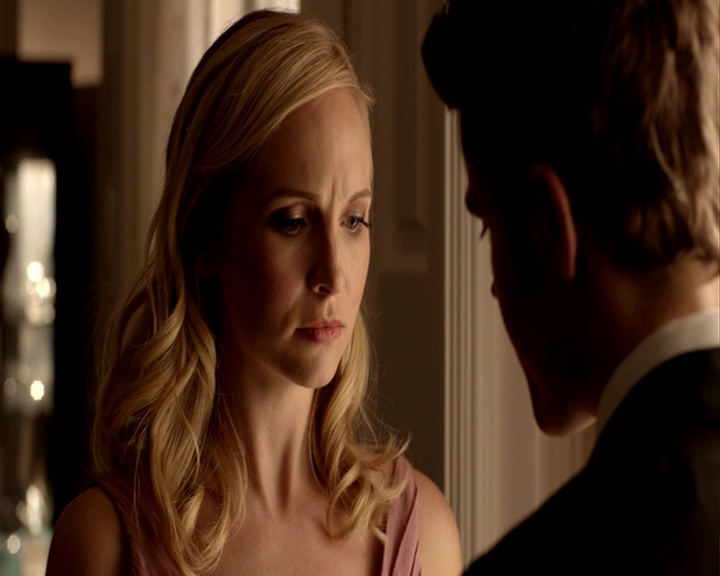 VampireDiaries-dot-nl_VampireDiaries-8x09TheSimpleIntimacyOfTheNearTouch-deletedscene0043.jpg