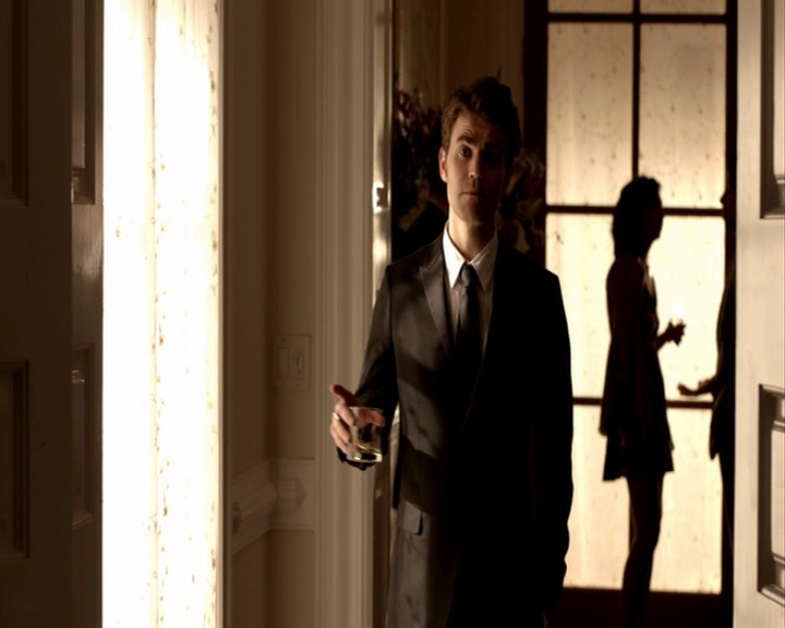 VampireDiaries-dot-nl_VampireDiaries-8x09TheSimpleIntimacyOfTheNearTouch-deletedscene0057.jpg