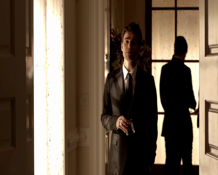 VampireDiaries-dot-nl_VampireDiaries-8x09TheSimpleIntimacyOfTheNearTouch-deletedscene0058.jpg
