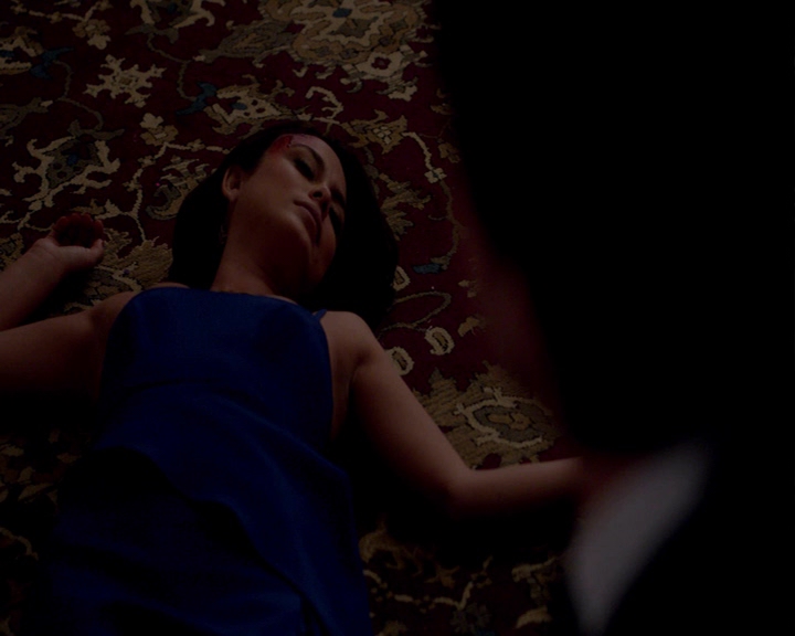 VampireDiaries-dot-nl_VampireDiaries-8x09TheSimpleIntimacyOfTheNearTouch-deletedscene0074.jpg