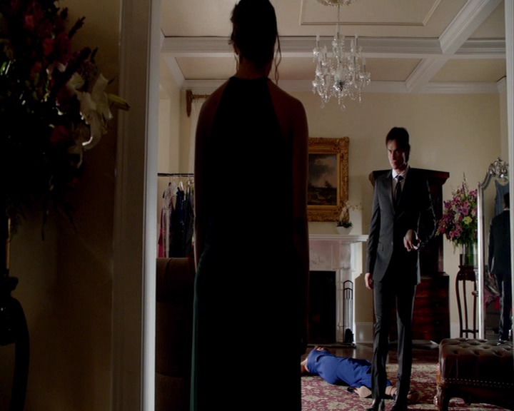 VampireDiaries-dot-nl_VampireDiaries-8x09TheSimpleIntimacyOfTheNearTouch-deletedscene0079.jpg