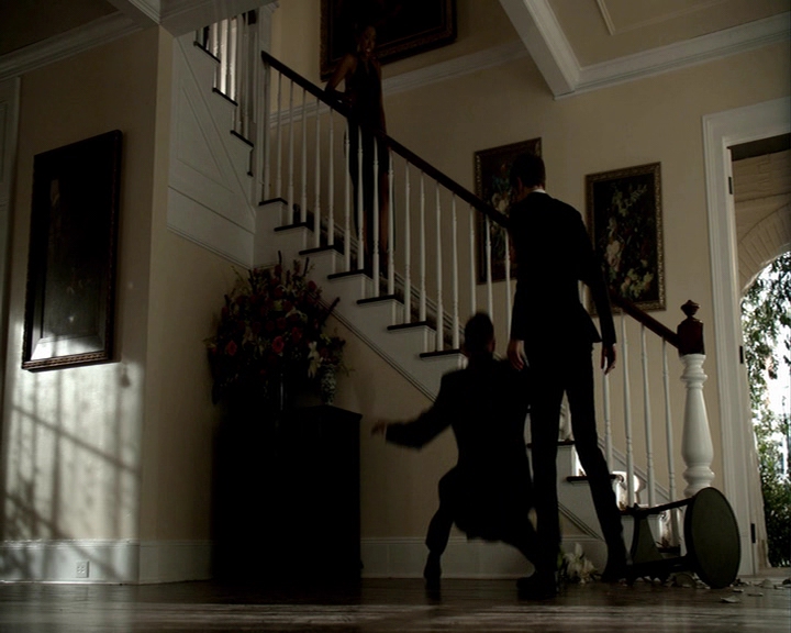 VampireDiaries-dot-nl_VampireDiaries-8x09TheSimpleIntimacyOfTheNearTouch-deletedscene0099.jpg