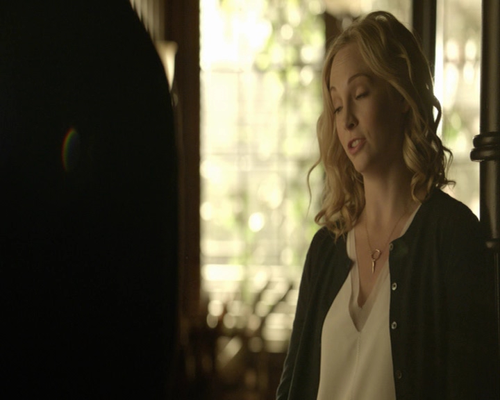 VampireDiaries-dot-nl_VampireDiaries-8x14ItsBeenAHellOfARide-deletedscenes0007.jpg