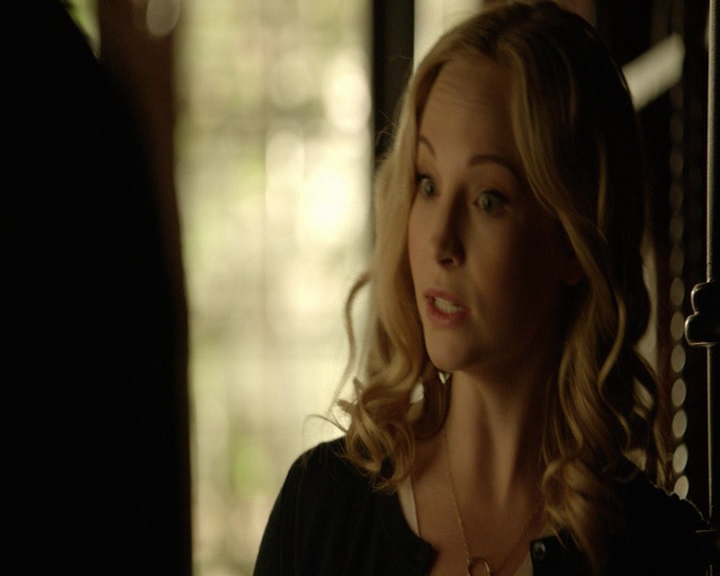 VampireDiaries-dot-nl_VampireDiaries-8x14ItsBeenAHellOfARide-deletedscenes0016.jpg