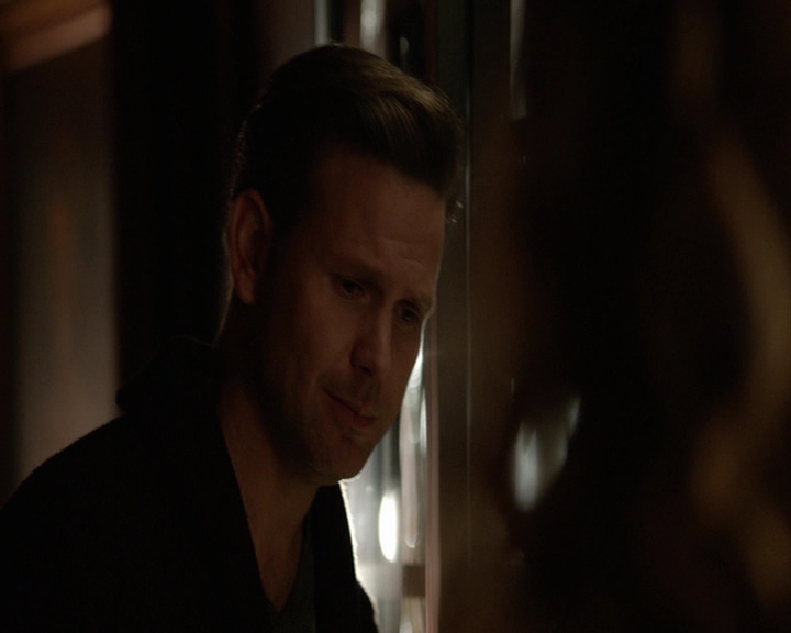 VampireDiaries-dot-nl_VampireDiaries-8x14ItsBeenAHellOfARide-deletedscenes0022.jpg