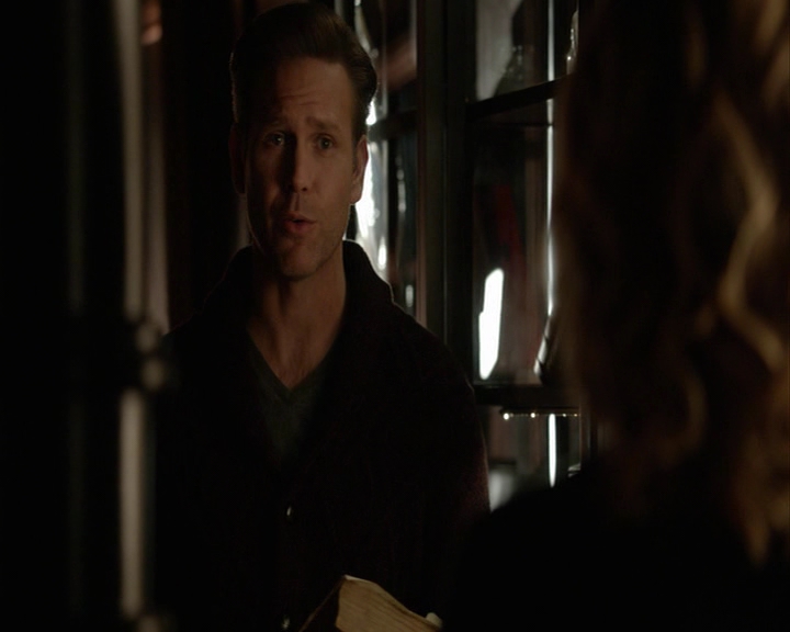 VampireDiaries-dot-nl_VampireDiaries-8x14ItsBeenAHellOfARide-deletedscenes0025.jpg