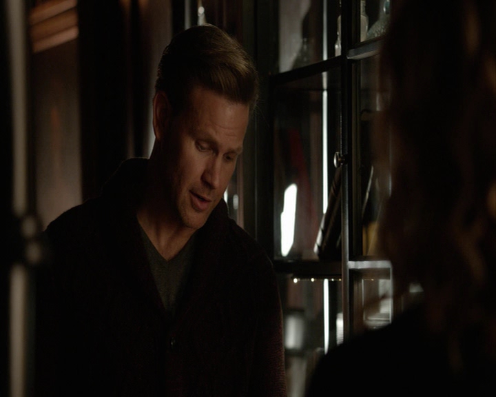 VampireDiaries-dot-nl_VampireDiaries-8x14ItsBeenAHellOfARide-deletedscenes0028.jpg