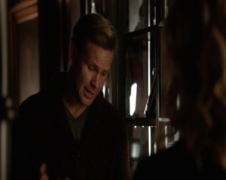 VampireDiaries-dot-nl_VampireDiaries-8x14ItsBeenAHellOfARide-deletedscenes0029.jpg
