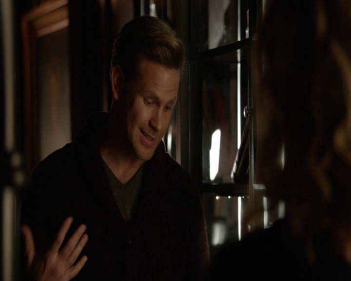 VampireDiaries-dot-nl_VampireDiaries-8x14ItsBeenAHellOfARide-deletedscenes0030.jpg