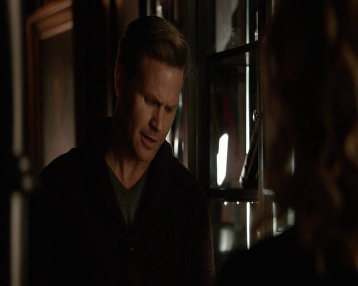VampireDiaries-dot-nl_VampireDiaries-8x14ItsBeenAHellOfARide-deletedscenes0032.jpg