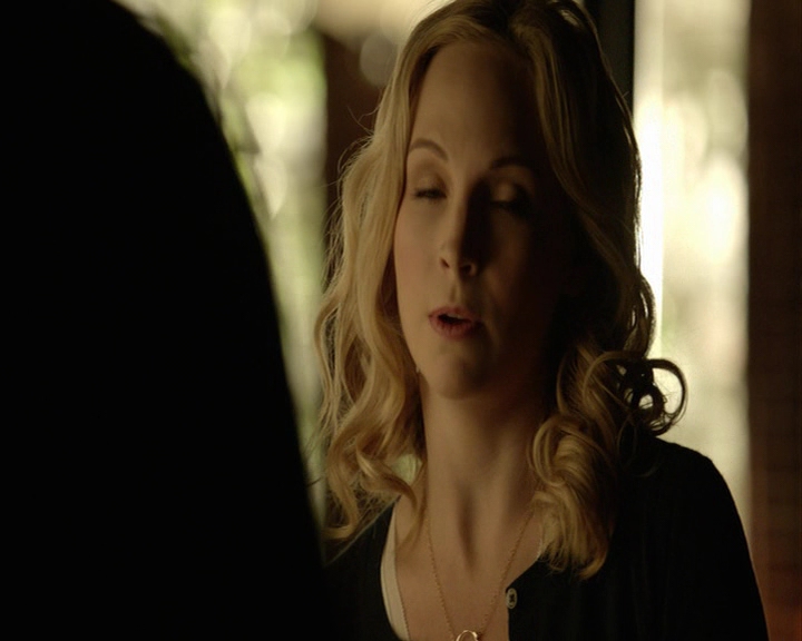 VampireDiaries-dot-nl_VampireDiaries-8x14ItsBeenAHellOfARide-deletedscenes0041.jpg