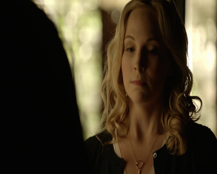VampireDiaries-dot-nl_VampireDiaries-8x14ItsBeenAHellOfARide-deletedscenes0042.jpg