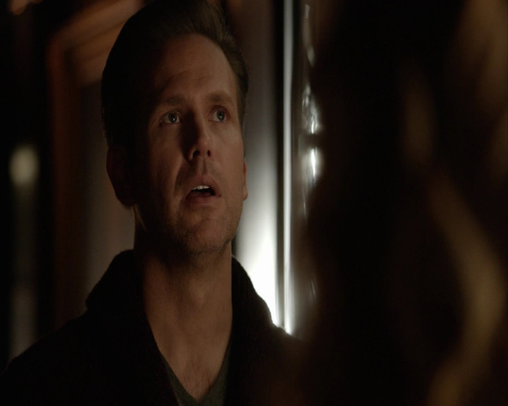 VampireDiaries-dot-nl_VampireDiaries-8x14ItsBeenAHellOfARide-deletedscenes0063.jpg