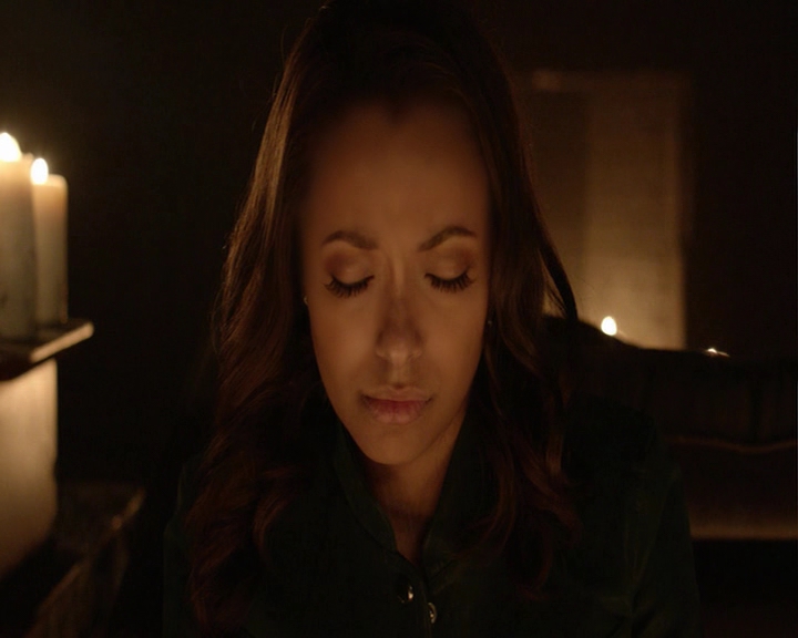 VampireDiaries-dot-nl_VampireDiaries-8x14ItsBeenAHellOfARide-deletedscenes0083.jpg