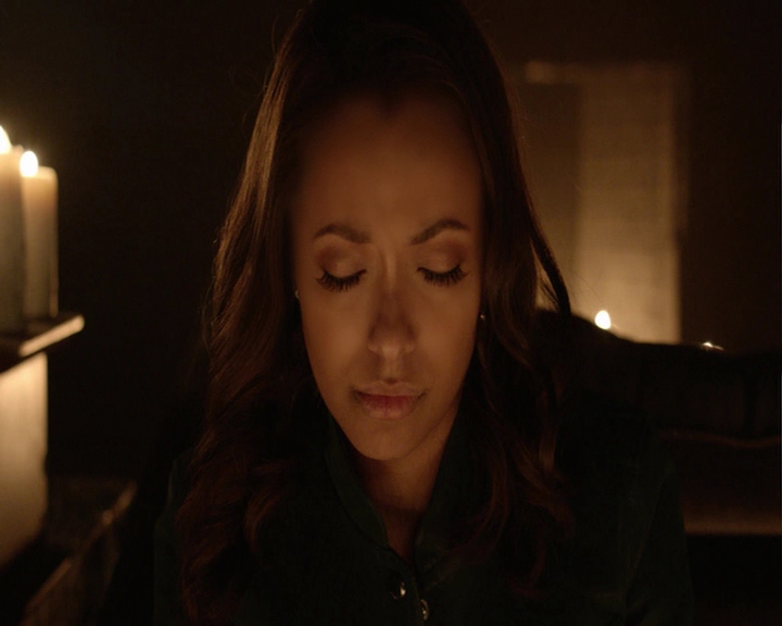 VampireDiaries-dot-nl_VampireDiaries-8x14ItsBeenAHellOfARide-deletedscenes0084.jpg