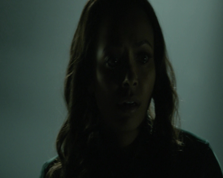 VampireDiaries-dot-nl_VampireDiaries-8x14ItsBeenAHellOfARide-deletedscenes0098.jpg