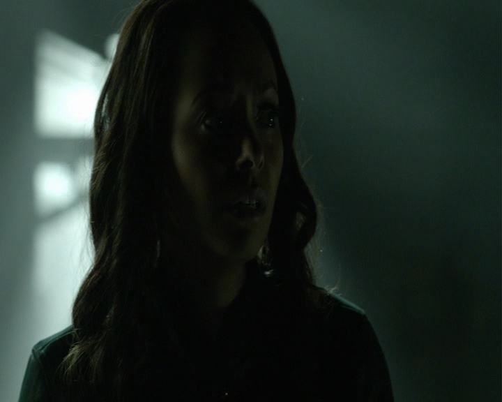 VampireDiaries-dot-nl_VampireDiaries-8x14ItsBeenAHellOfARide-deletedscenes0102.jpg