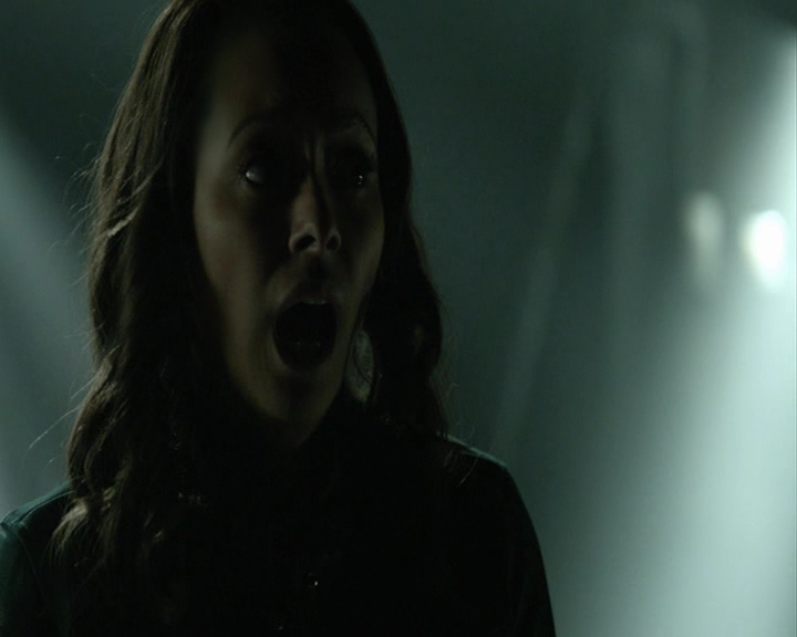 VampireDiaries-dot-nl_VampireDiaries-8x14ItsBeenAHellOfARide-deletedscenes0104.jpg