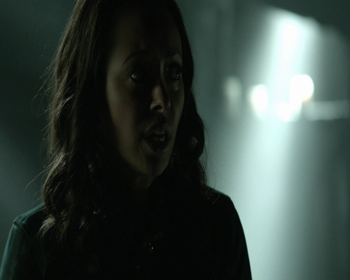 VampireDiaries-dot-nl_VampireDiaries-8x14ItsBeenAHellOfARide-deletedscenes0105.jpg