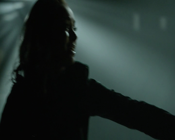 VampireDiaries-dot-nl_VampireDiaries-8x14ItsBeenAHellOfARide-deletedscenes0110.jpg