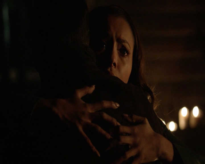 VampireDiaries-dot-nl_VampireDiaries-8x14ItsBeenAHellOfARide-deletedscenes0112.jpg