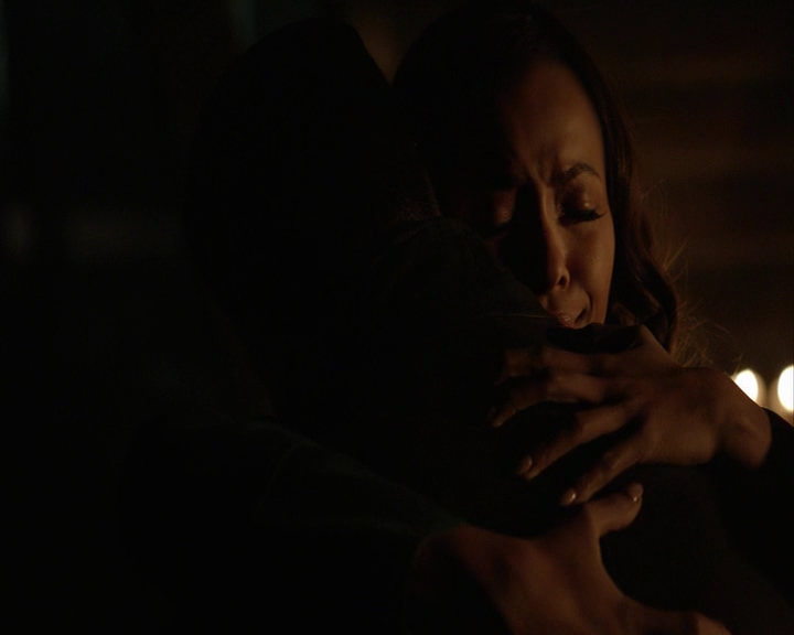VampireDiaries-dot-nl_VampireDiaries-8x14ItsBeenAHellOfARide-deletedscenes0116.jpg