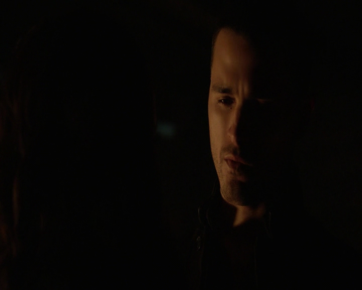 VampireDiaries-dot-nl_VampireDiaries-8x14ItsBeenAHellOfARide-deletedscenes0153.jpg