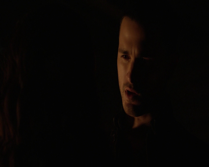 VampireDiaries-dot-nl_VampireDiaries-8x14ItsBeenAHellOfARide-deletedscenes0155.jpg