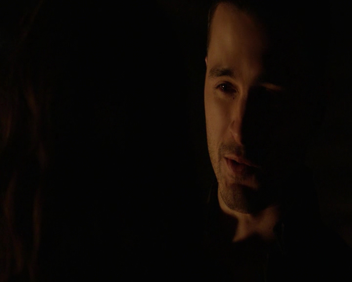 VampireDiaries-dot-nl_VampireDiaries-8x14ItsBeenAHellOfARide-deletedscenes0160.jpg