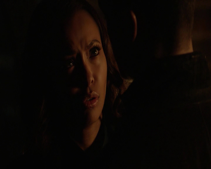 VampireDiaries-dot-nl_VampireDiaries-8x14ItsBeenAHellOfARide-deletedscenes0165.jpg