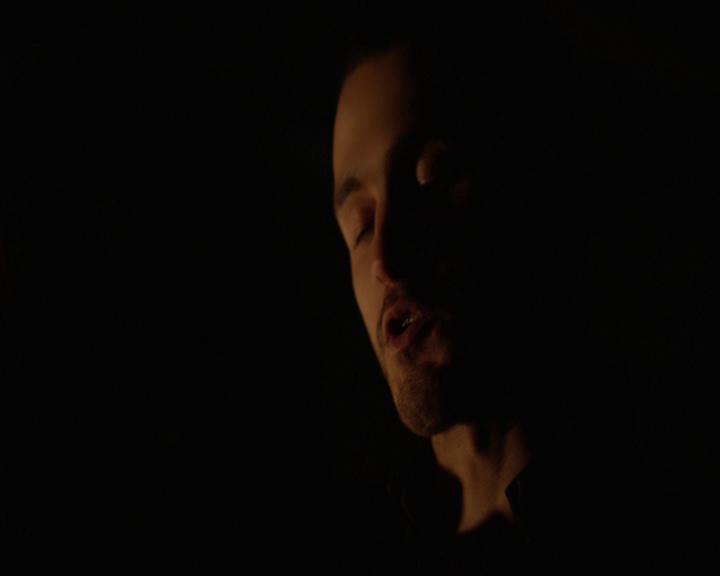 VampireDiaries-dot-nl_VampireDiaries-8x14ItsBeenAHellOfARide-deletedscenes0166.jpg