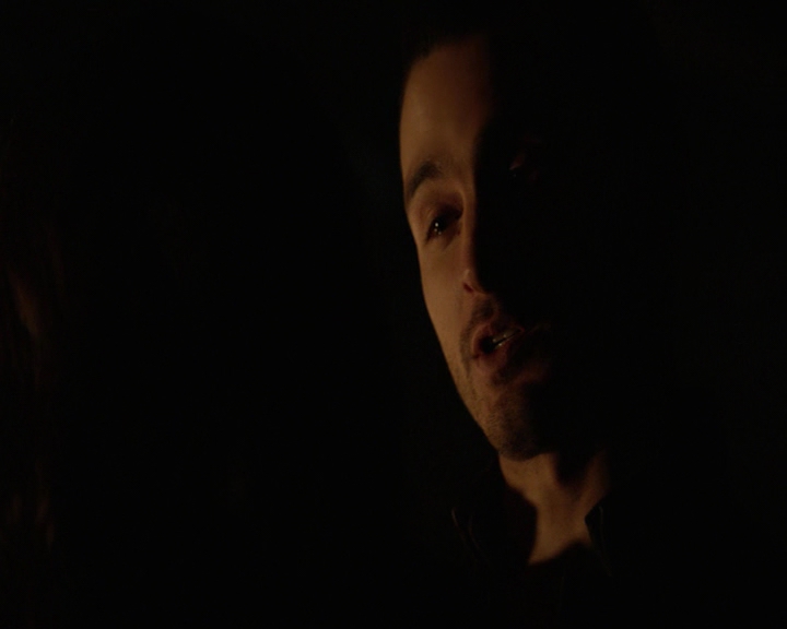 VampireDiaries-dot-nl_VampireDiaries-8x14ItsBeenAHellOfARide-deletedscenes0167.jpg