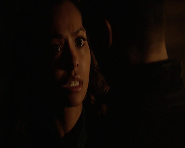 VampireDiaries-dot-nl_VampireDiaries-8x14ItsBeenAHellOfARide-deletedscenes0169.jpg