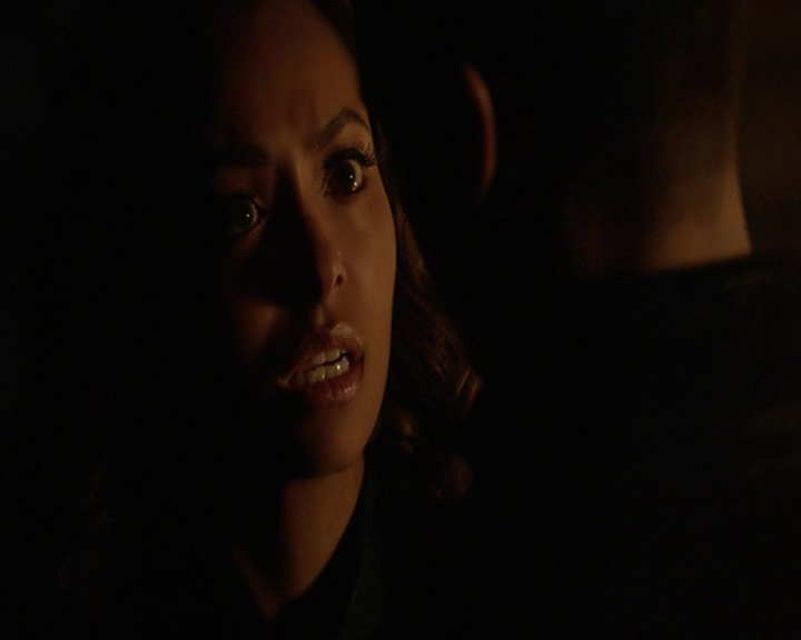 VampireDiaries-dot-nl_VampireDiaries-8x14ItsBeenAHellOfARide-deletedscenes0171.jpg