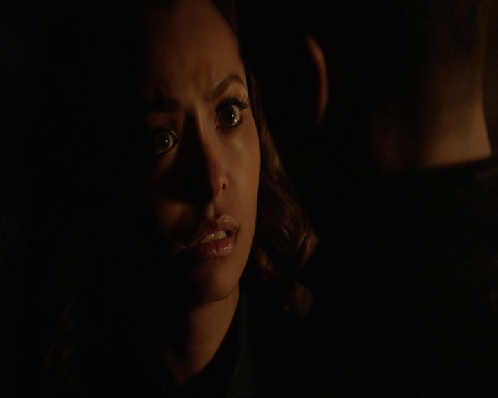 VampireDiaries-dot-nl_VampireDiaries-8x14ItsBeenAHellOfARide-deletedscenes0172.jpg