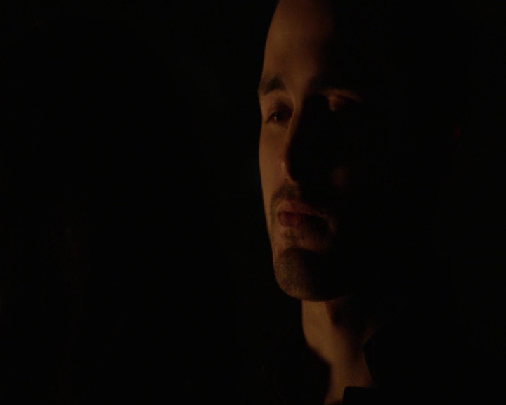 VampireDiaries-dot-nl_VampireDiaries-8x14ItsBeenAHellOfARide-deletedscenes0173.jpg