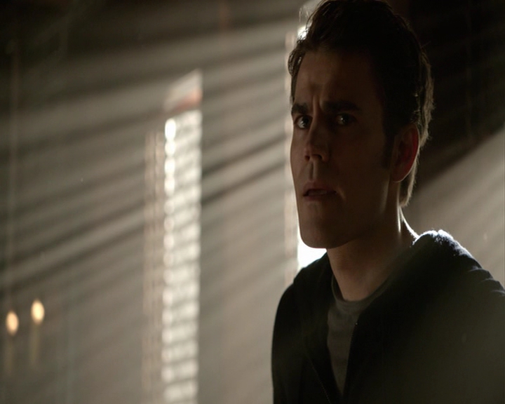 VampireDiaries-dot-nl_VampireDiaries-8x15WherePlanningAJuneWedding-deletedscenes0017.jpg