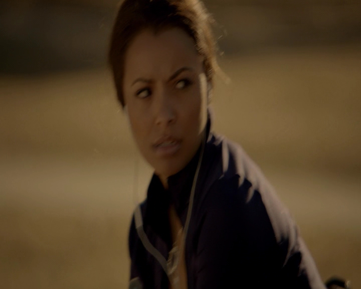 VampireDiaries-dot-nl_VampireDiaries-8x15WherePlanningAJuneWedding-deletedscenes0054.jpg
