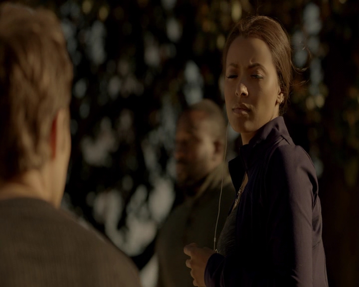 VampireDiaries-dot-nl_VampireDiaries-8x15WherePlanningAJuneWedding-deletedscenes0060.jpg