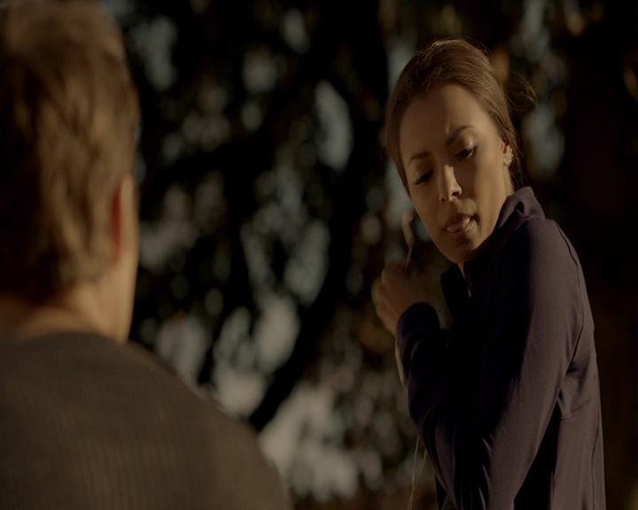 VampireDiaries-dot-nl_VampireDiaries-8x15WherePlanningAJuneWedding-deletedscenes0063.jpg