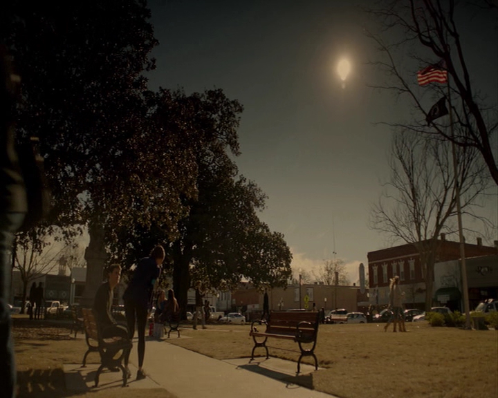 VampireDiaries-dot-nl_VampireDiaries-8x15WherePlanningAJuneWedding-deletedscenes0065.jpg