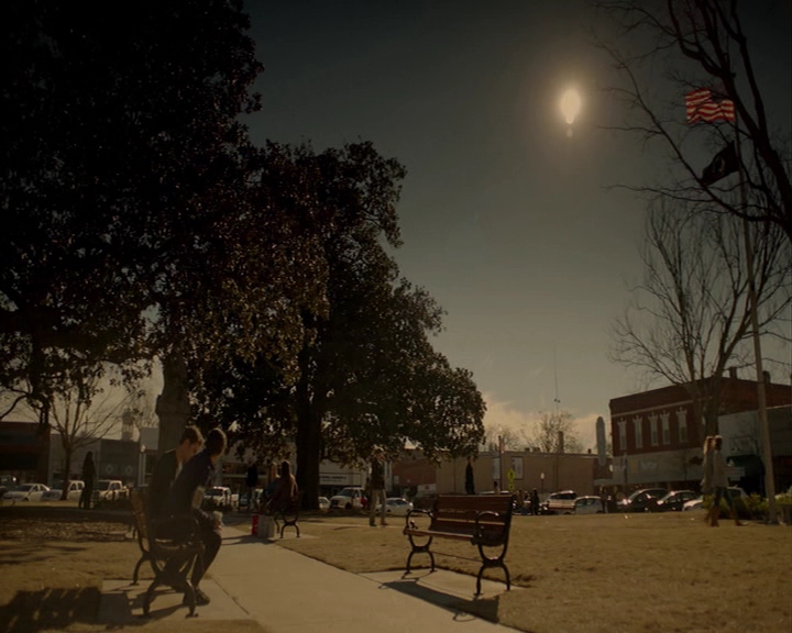 VampireDiaries-dot-nl_VampireDiaries-8x15WherePlanningAJuneWedding-deletedscenes0066.jpg