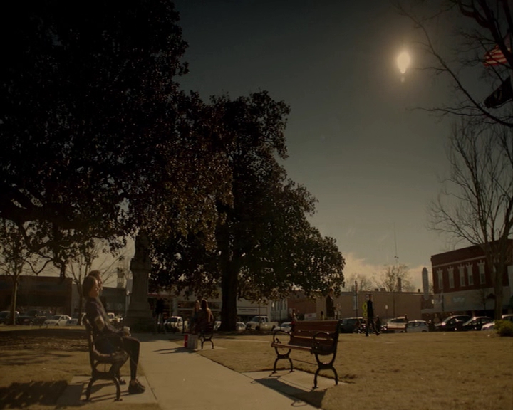 VampireDiaries-dot-nl_VampireDiaries-8x15WherePlanningAJuneWedding-deletedscenes0068.jpg